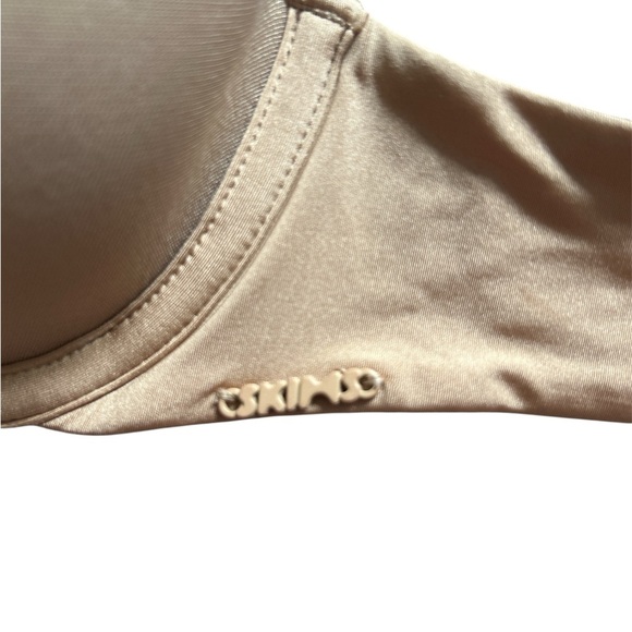 SKIMS No Show Molded Unlined Demi Bra Nude 32A - Picture 2 of 11